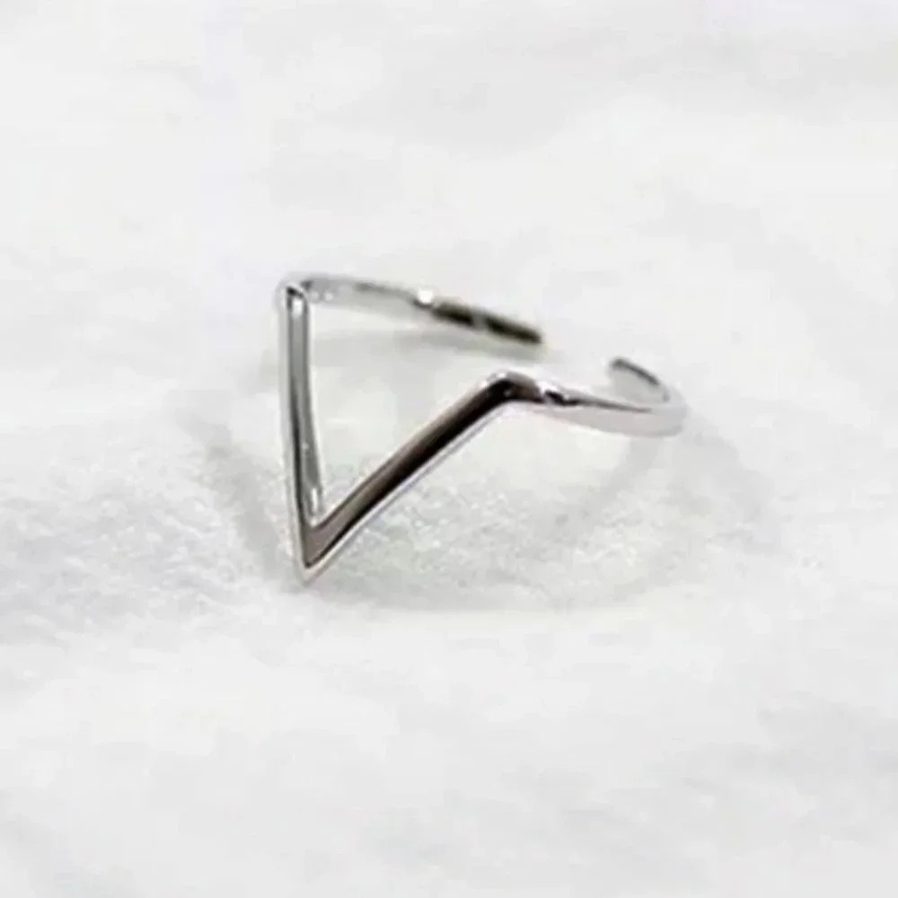 925 Sterling Silver Dainty V-Shaped Arrow Ring